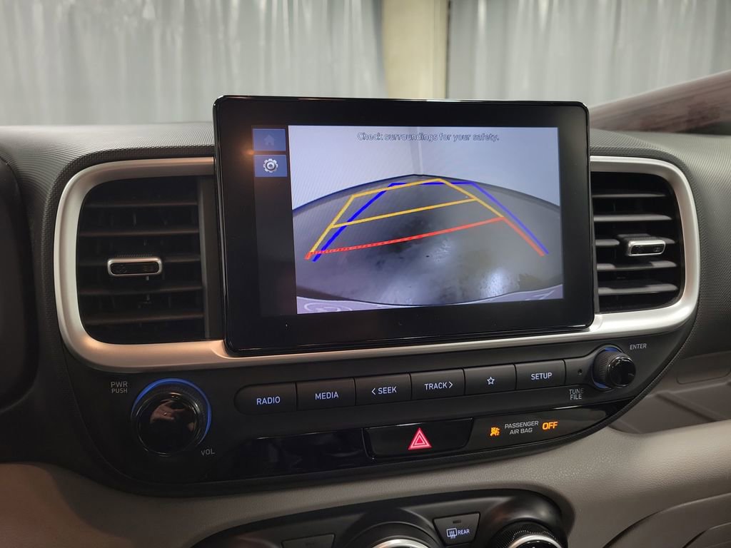 Used 2023 Hyundai Venue SEL image 17
