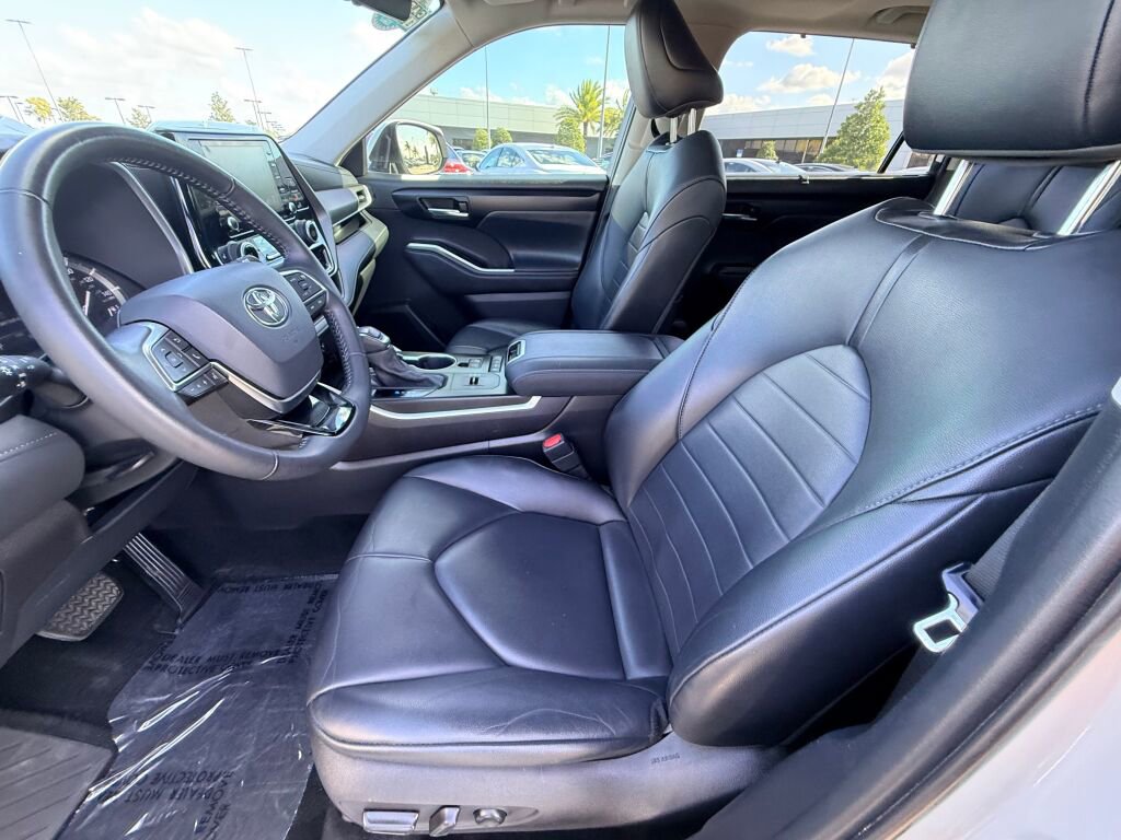 Used 2021 Toyota Highlander XLE image 5