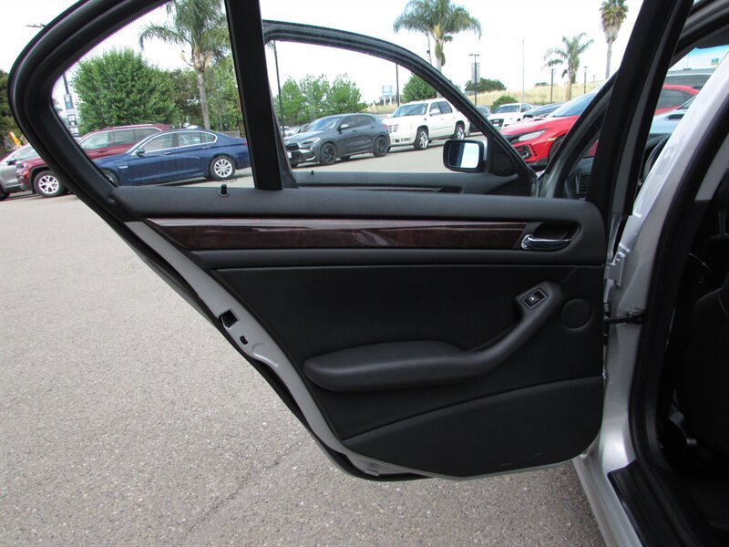 Used 2003 BMW 325i Sedan RWD image 21