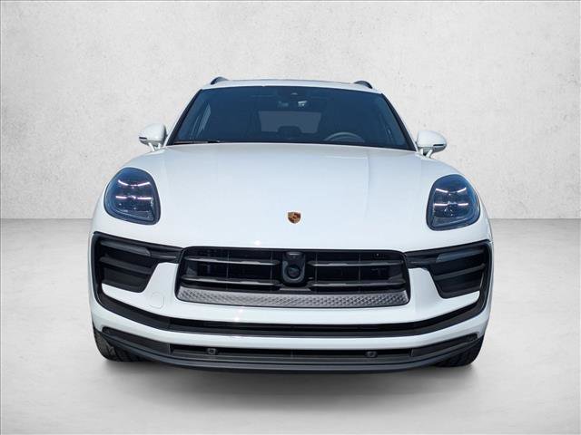 Certified 2025 Porsche Macan image 7