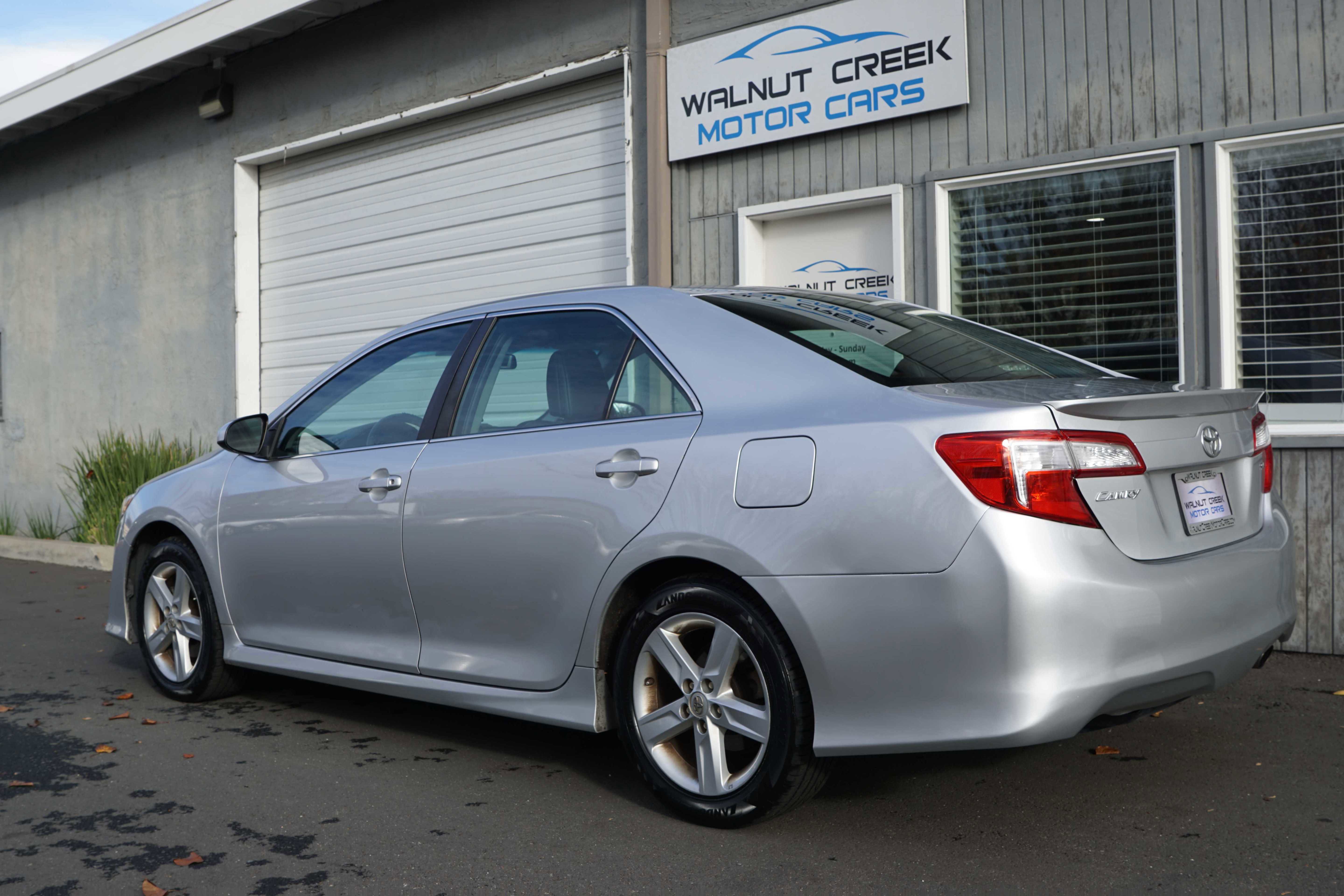 Used 2014 Toyota Camry SE image 18
