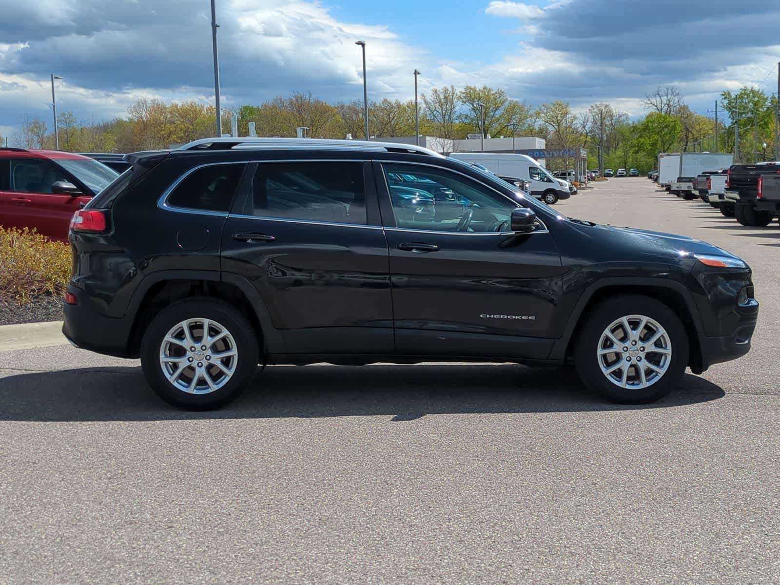 Used 2016 Jeep Cherokee Latitude w/ Safety/Convenience Group AWD/4WD image 9
