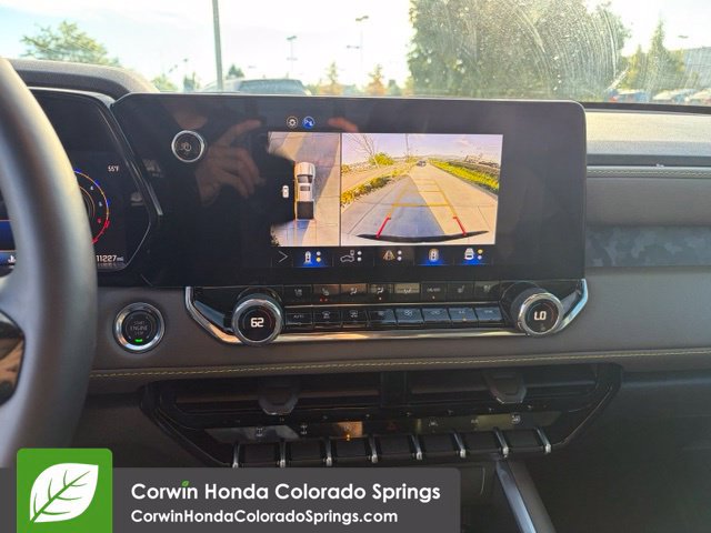 Used 2025 Chevrolet Colorado ZR2 w/ Technology Package AWD/4WD image 32
