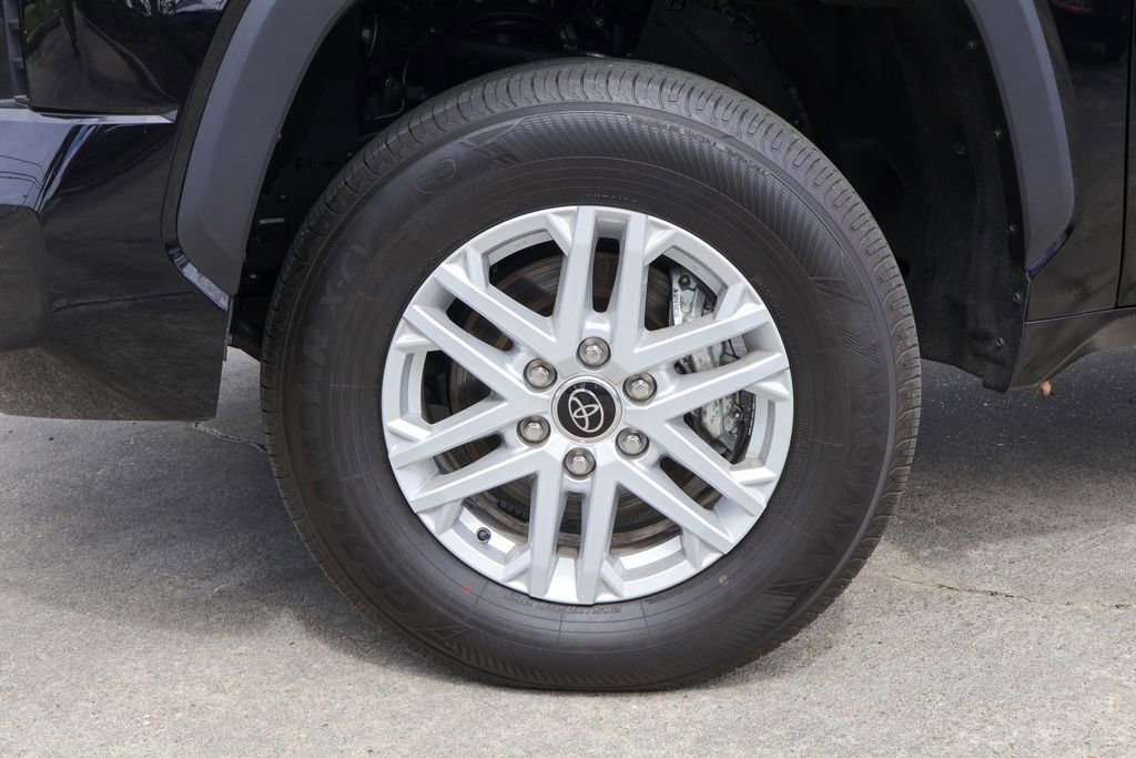 Used 2023 Toyota Tundra SR5 w/ SR5 Convenience Package AWD/4WD image 27