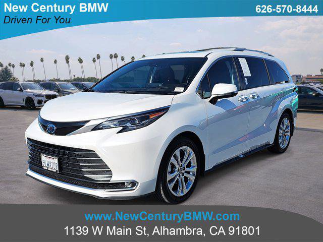 Used 2024 Toyota Sienna Platinum image 1