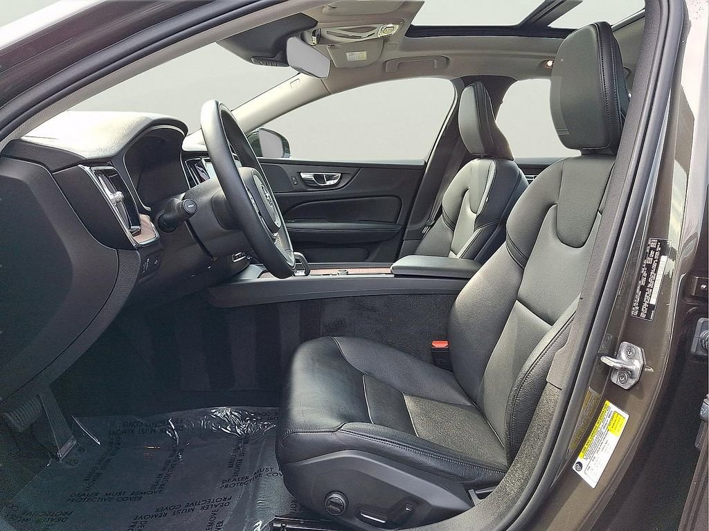 Used 2022 Volvo S60 B5 Momentum w/ Climate Package image 8