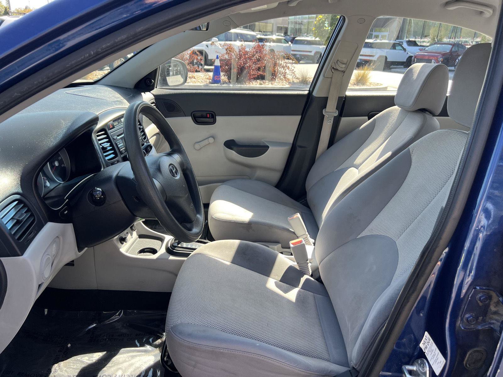 Used 2010 Hyundai Accent GLS FWD image 22