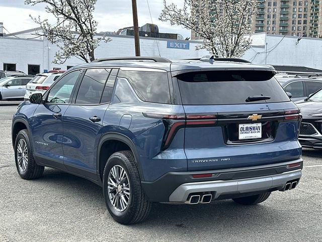 Used 2025 Chevrolet Traverse LT image 4