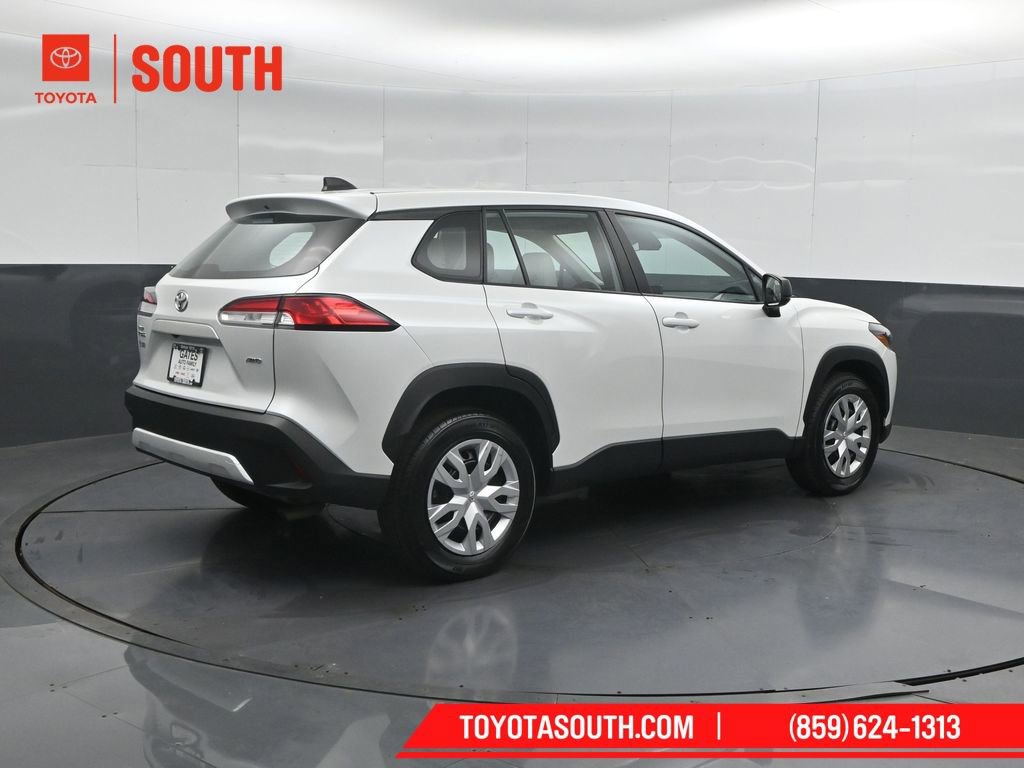 Used 2024 Toyota Corolla Cross L AWD/4WD image 2
