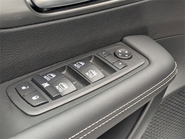 New 2026 Chrysler Pacifica Select image 12