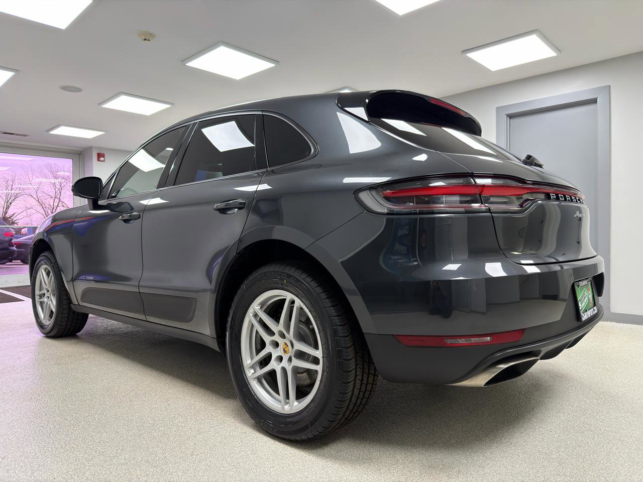 Used 2020 Porsche Macan w/ Premium Package Plus AWD/4WD image 5