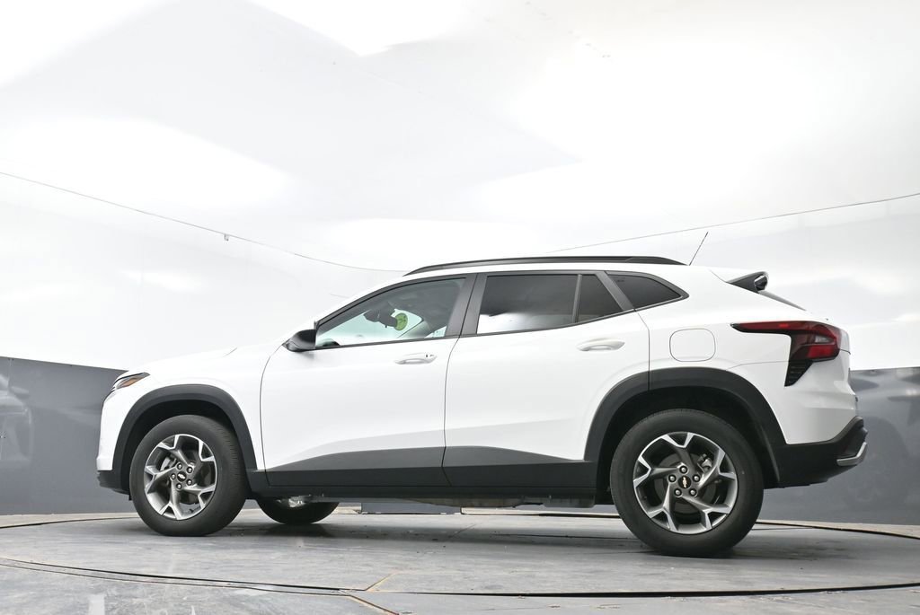 Used 2025 Chevrolet Trax LT FWD image 55