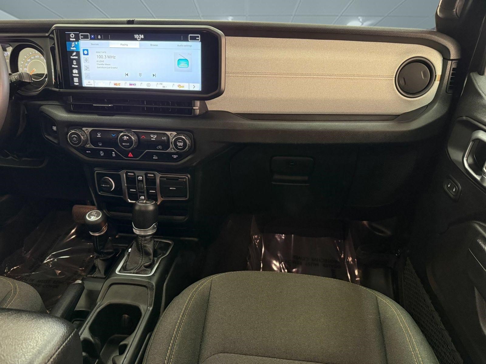 Used 2024 Jeep Wrangler Unlimited Sport AWD/4WD image 29