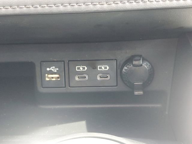 Used 2023 Toyota Highlander LE image 32