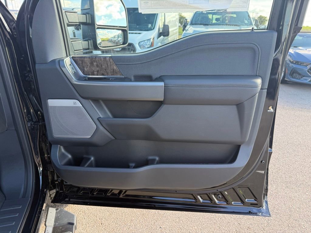 New 2026 Ford F350 Lariat w/ Black Appearance Package image 19