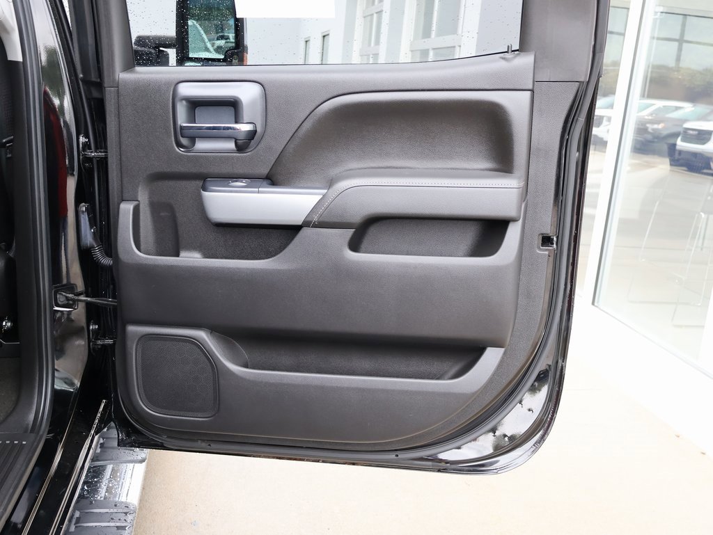 Used 2016 Chevrolet Silverado 3500 LTZ image 33