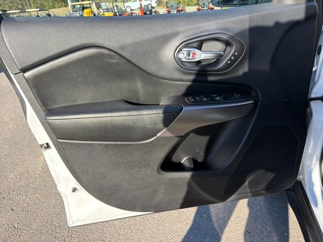 Used 2019 Jeep Cherokee Limited image 12