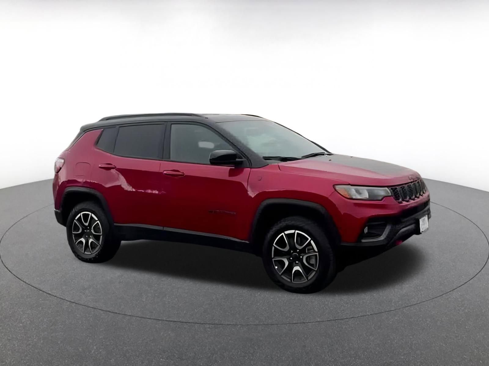 Used 2025 Jeep Compass Trailhawk image 2
