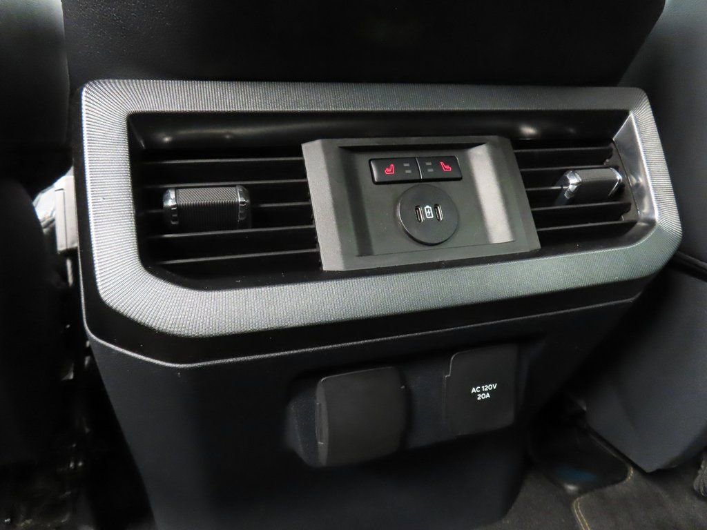 Used 2024 Ford F250 Platinum image 11