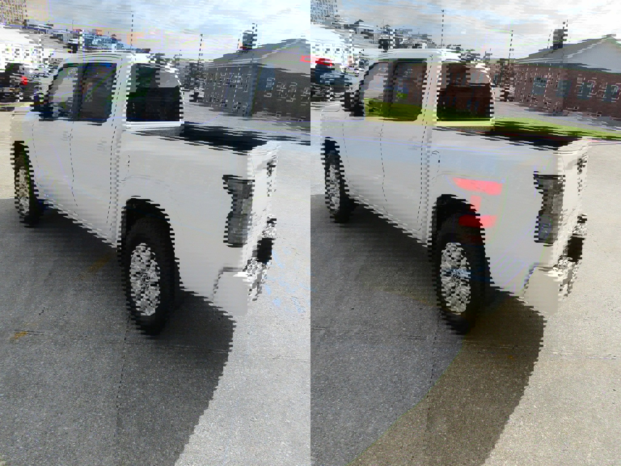 Used 2022 Nissan Frontier SV w/ Technology Package image 5