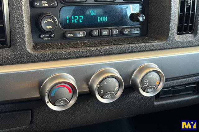 Used 2005 Chevrolet SSR w/ Preferred Equipment Group image 23