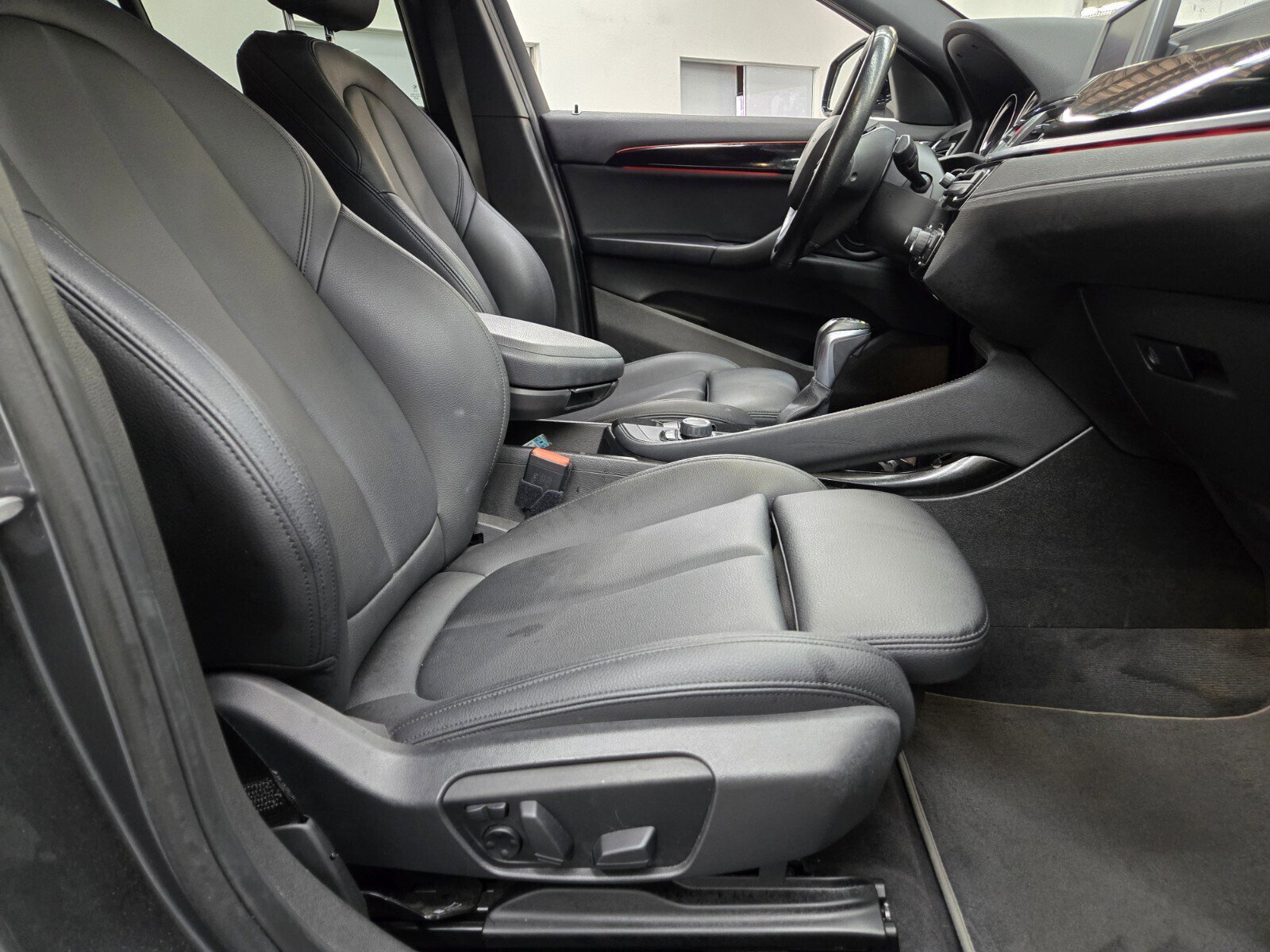 Used 2018 BMW X2 sDrive28i w/ Convenience Package image 13