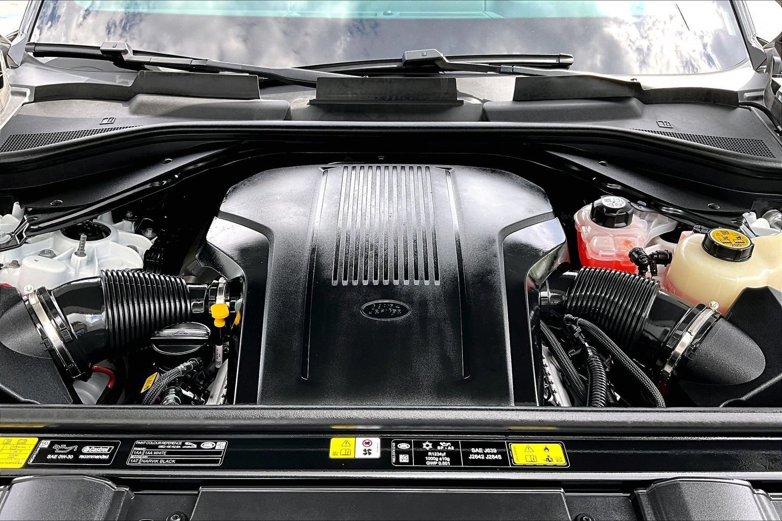 Certified 2025 Land Rover Range Rover Autobiography AWD/4WD image 9