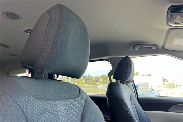 Used 2023 Kia Carnival LX image 22
