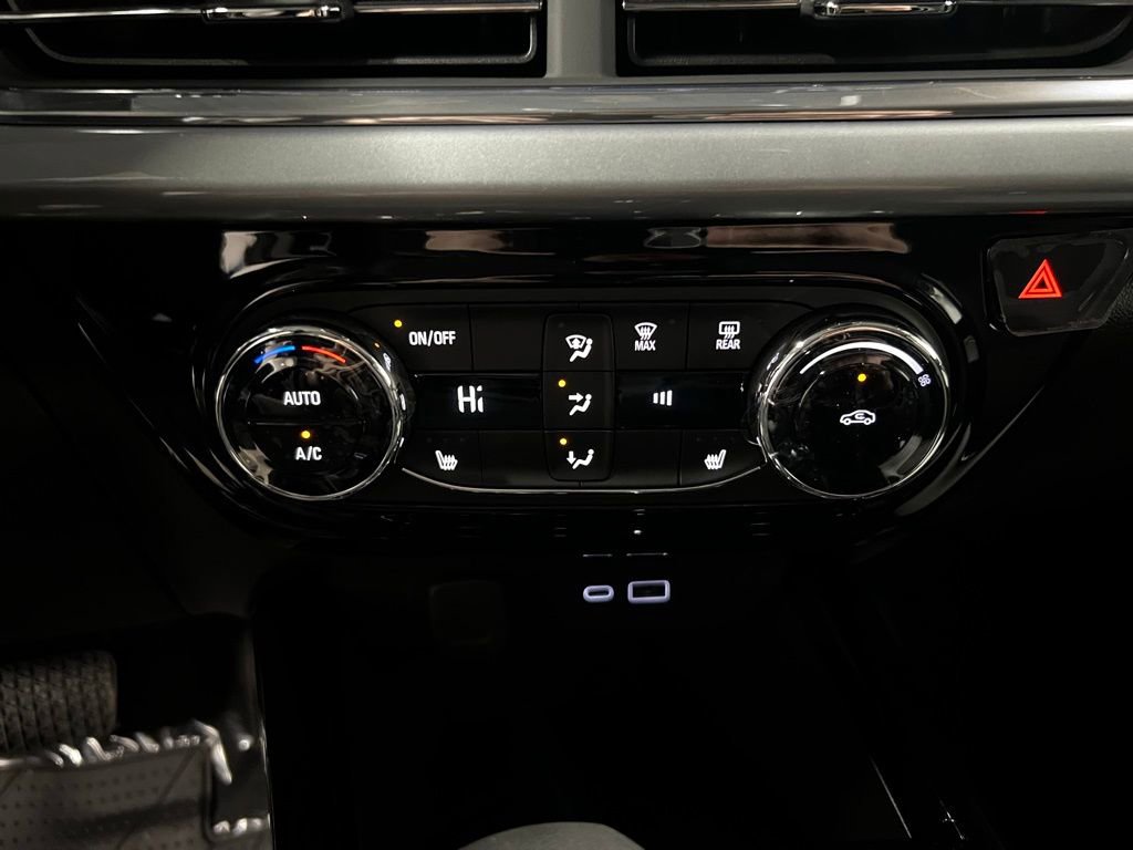 New 2026 Chevrolet Trax LT w/ LT Convenience Package FWD image 18