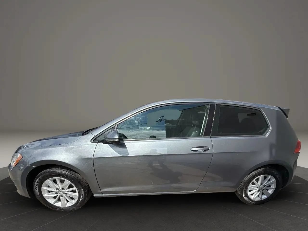 Used 2015 Volkswagen Golf S FWD image 8