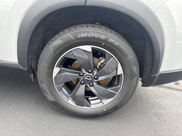 Used 2025 Nissan Rogue SV FWD image 25