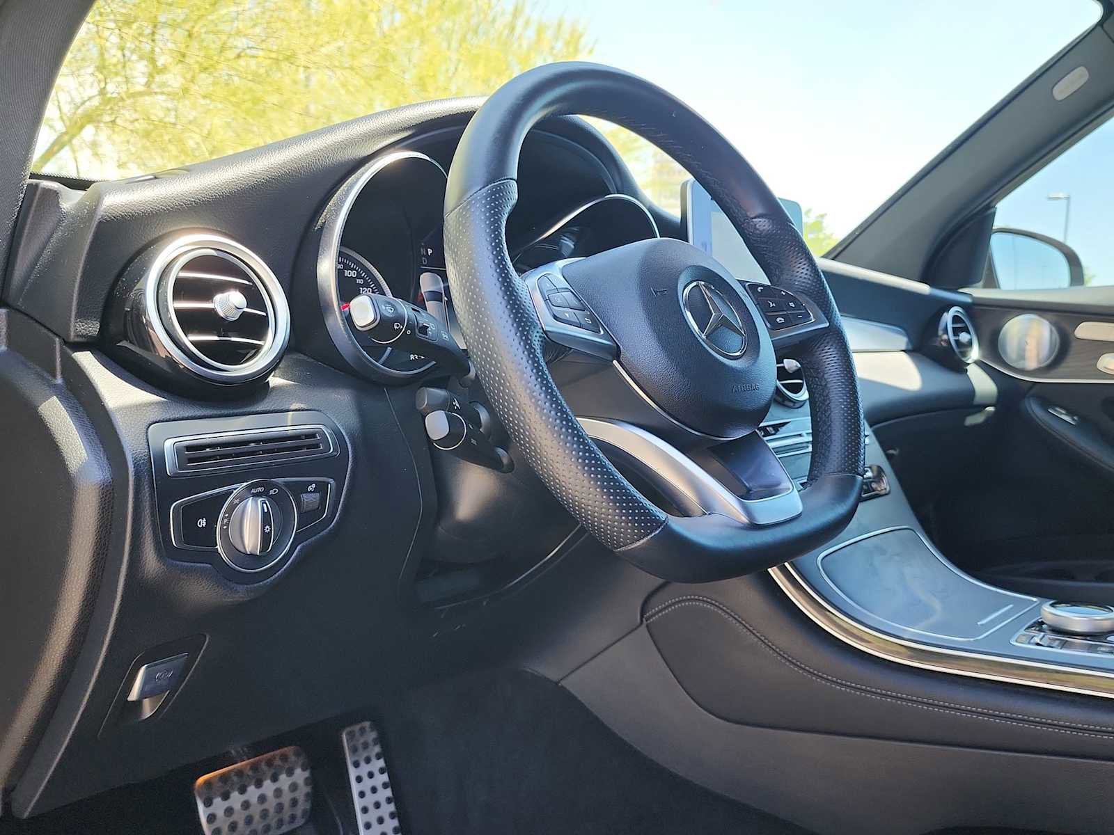 Used 2018 Mercedes-Benz GLC 300 image 2