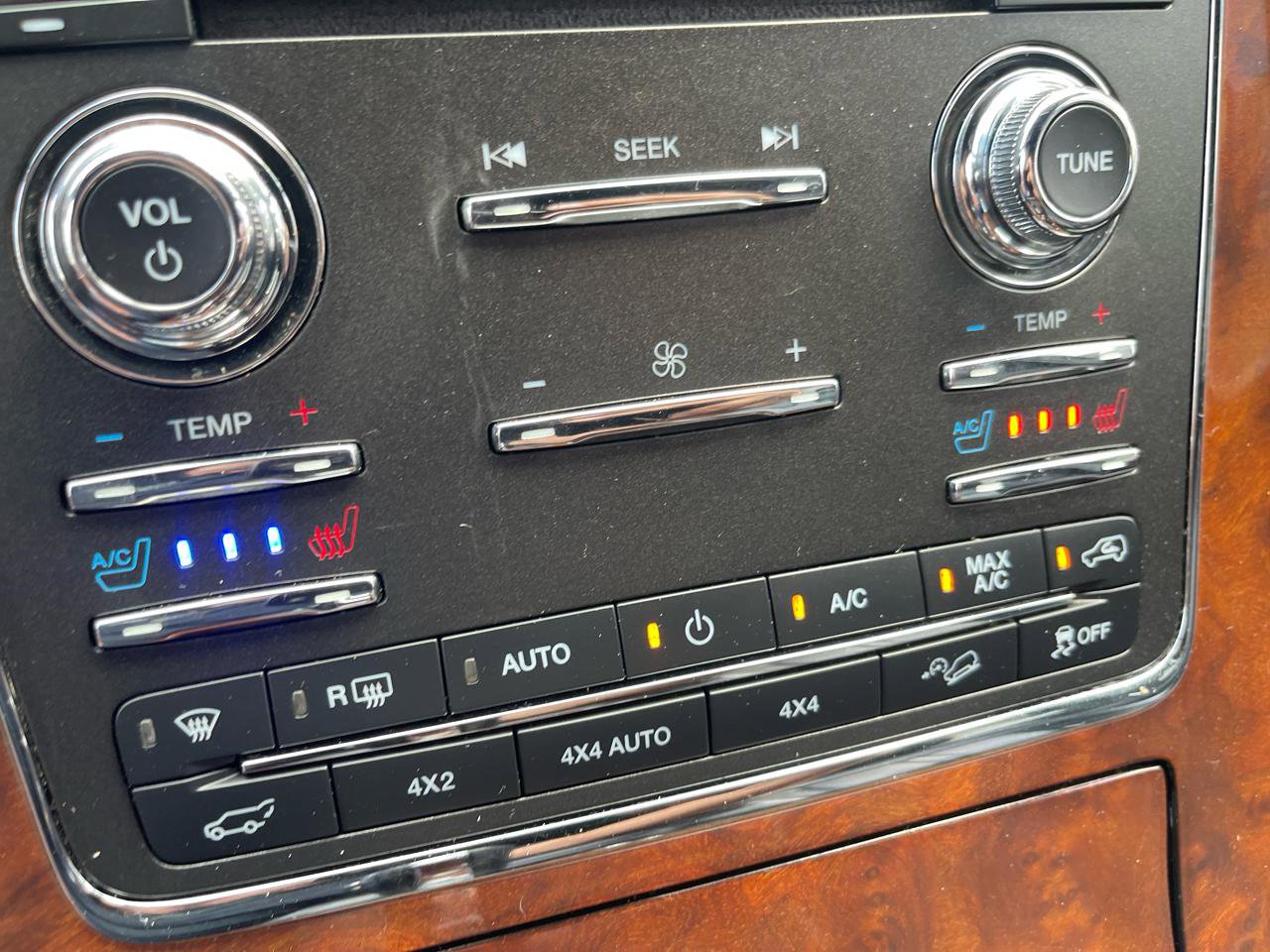 Used 2016 Lincoln Navigator L Select AWD/4WD image 18