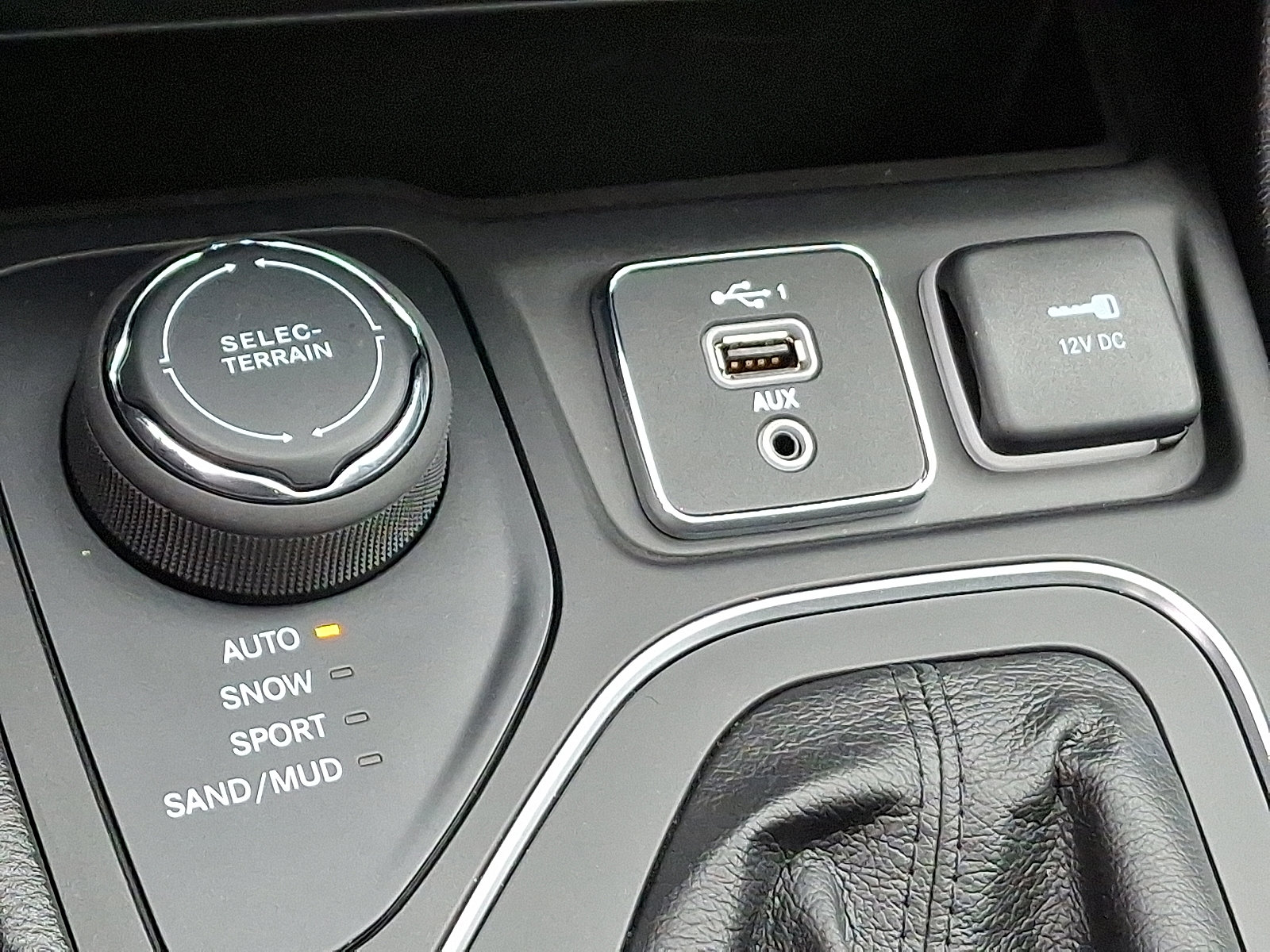 Certified 2021 Jeep Cherokee Latitude Lux w/ Sun & Sound Group image 26