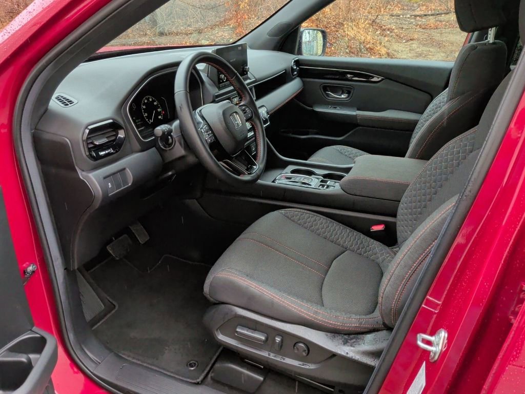 Certified 2025 Honda Pilot Sport image 11