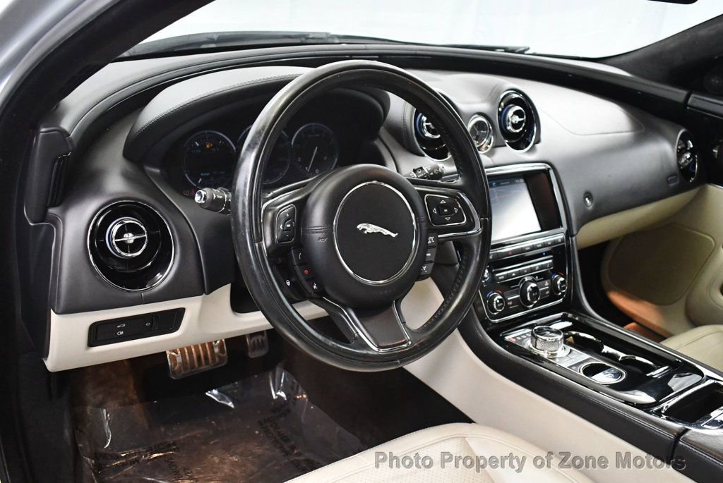 Used 2015 Jaguar XJ image 5