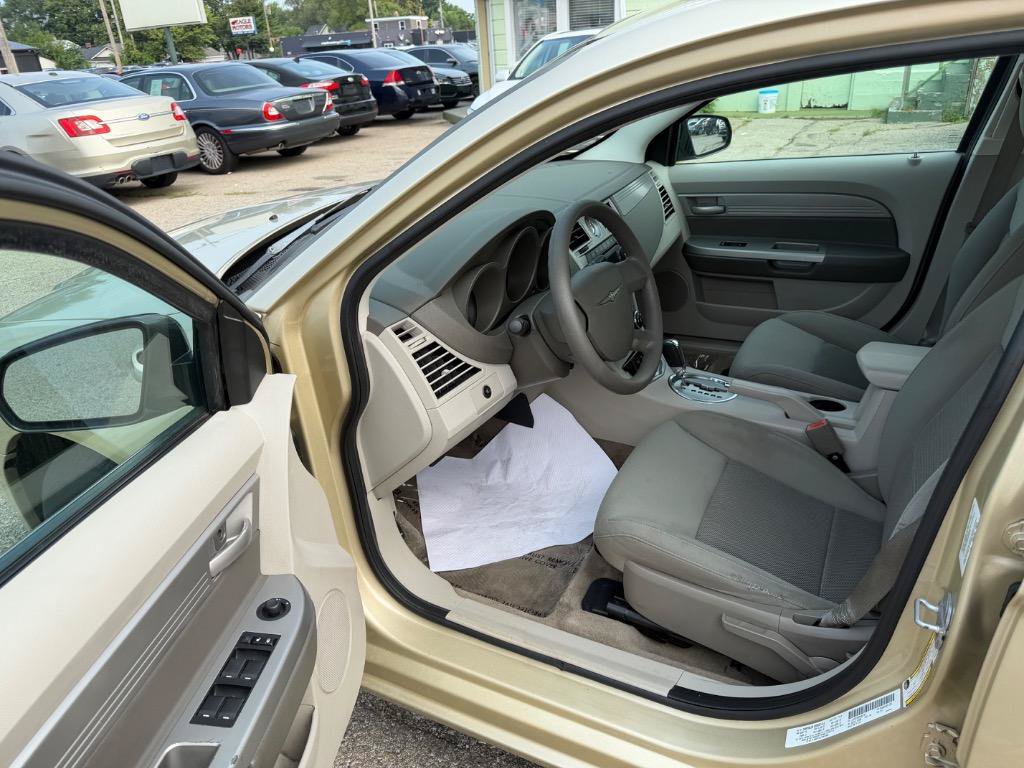 Used 2010 Chrysler Sebring Touring FWD image 14