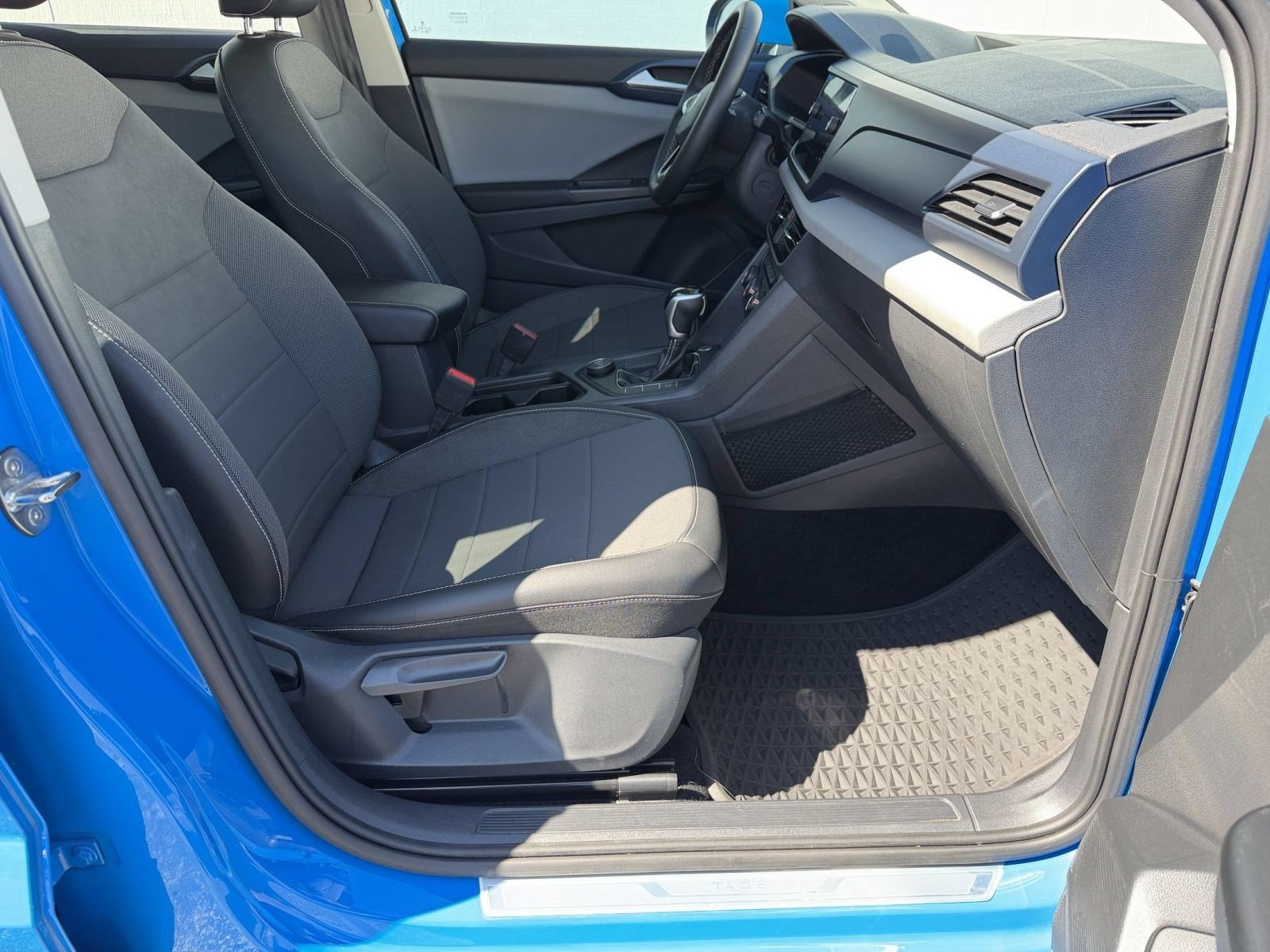 Used 2022 Volkswagen Taos SE FWD image 23