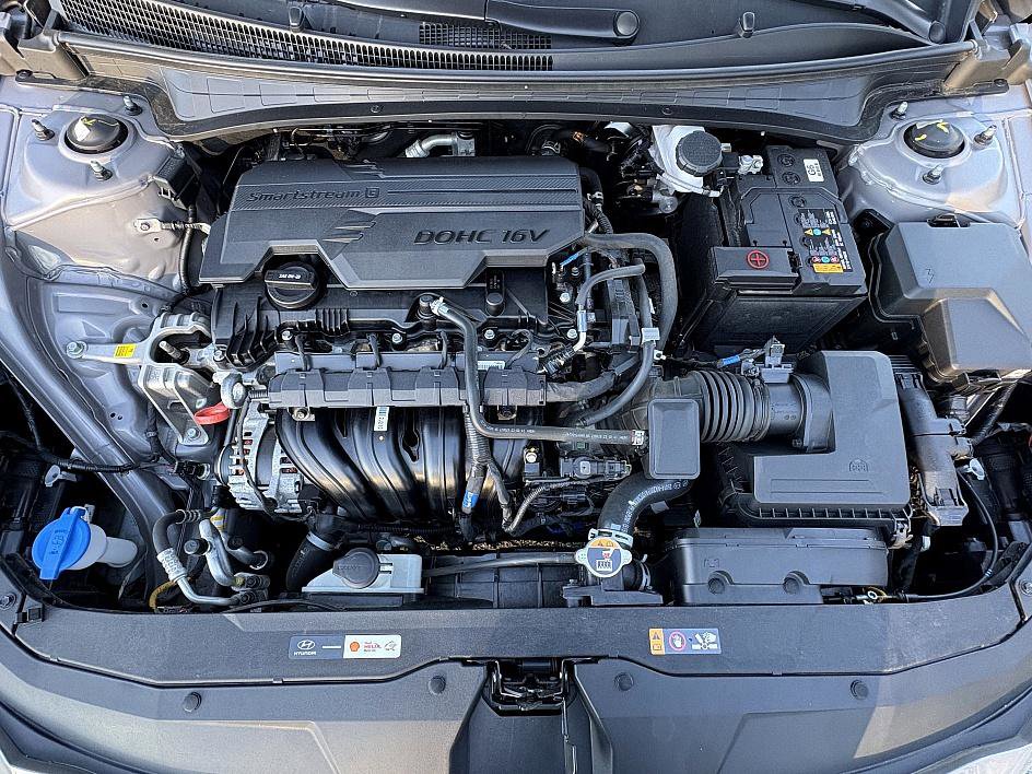 Used 2023 Hyundai Elantra Limited image 28