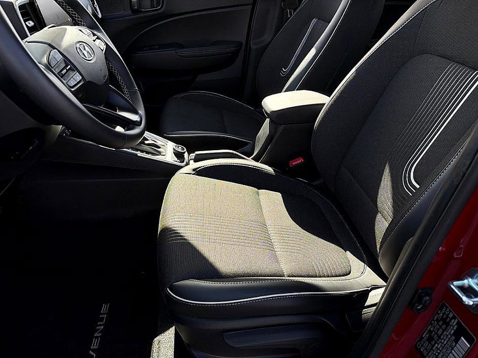 Certified 2025 Hyundai Venue Limited image 10