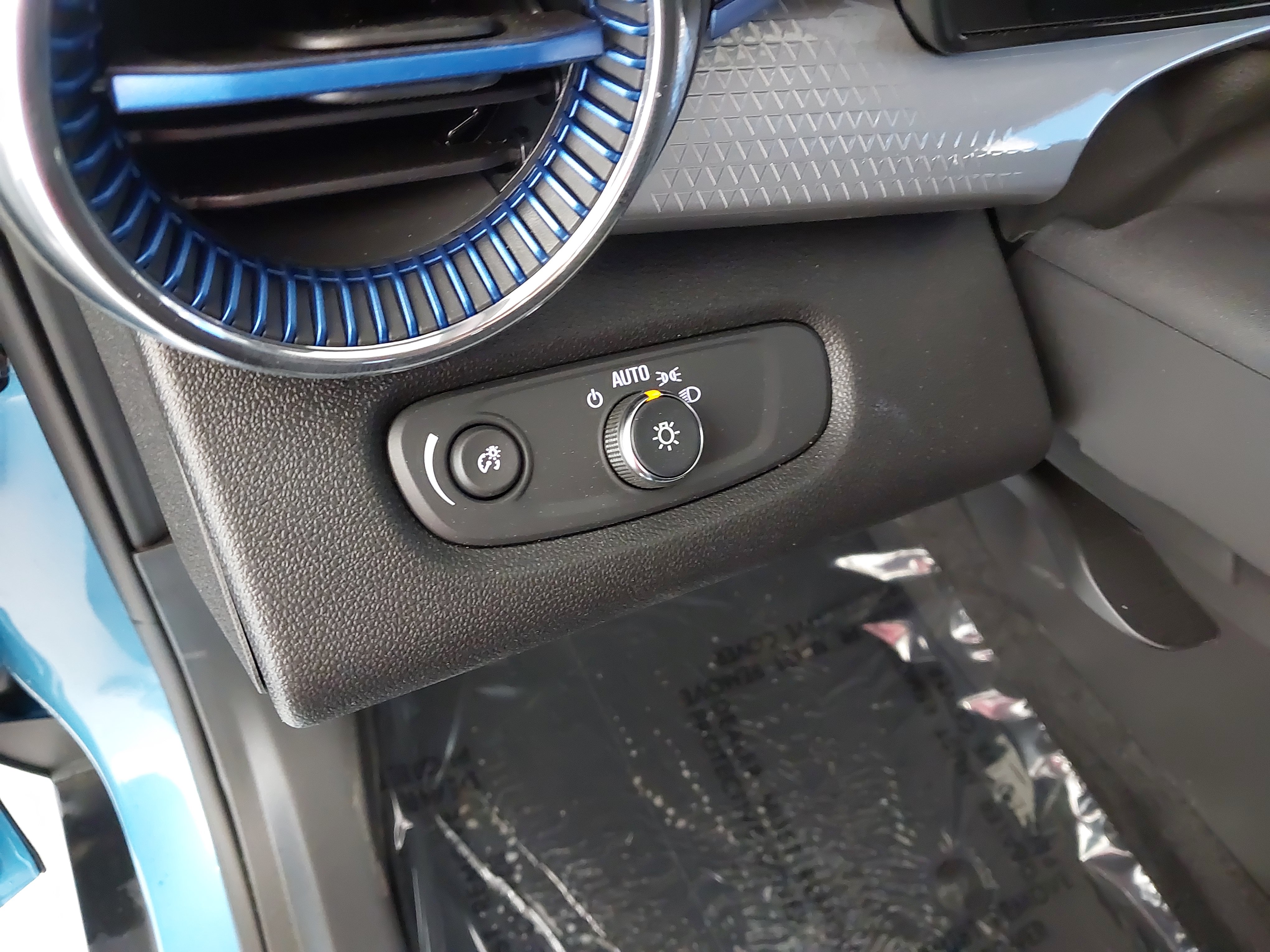 Used 2025 Chevrolet Trax LT w/ Driver Confidence Package FWD image 24