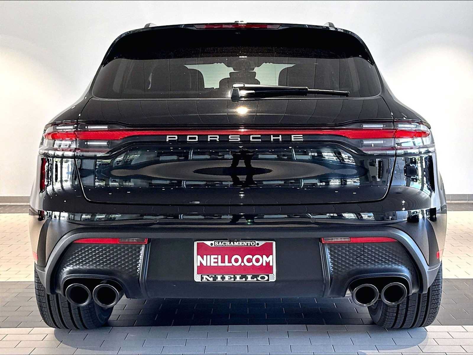 Used 2026 Porsche Macan AWD/4WD image 10