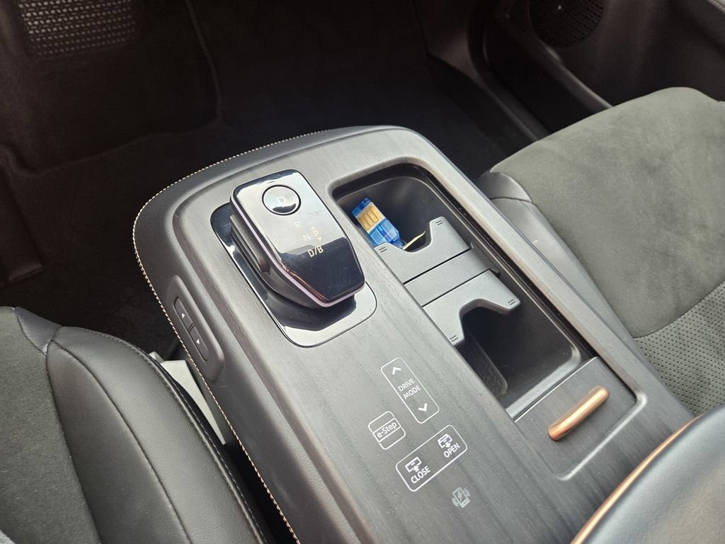 Certified 2024 Nissan Ariya FWD image 17