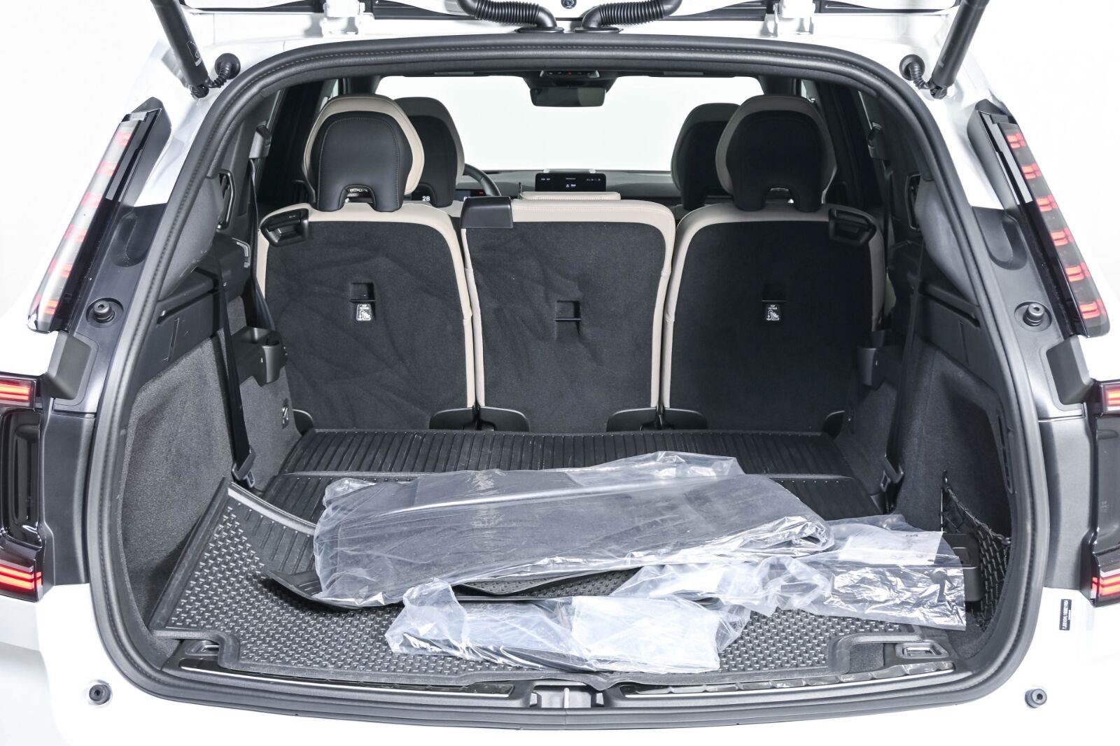 Certified 2025 Volvo EX90 Ultra AWD/4WD image 31