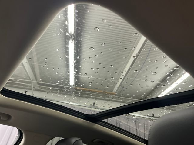 Used 2023 Buick Envision Avenir image 11