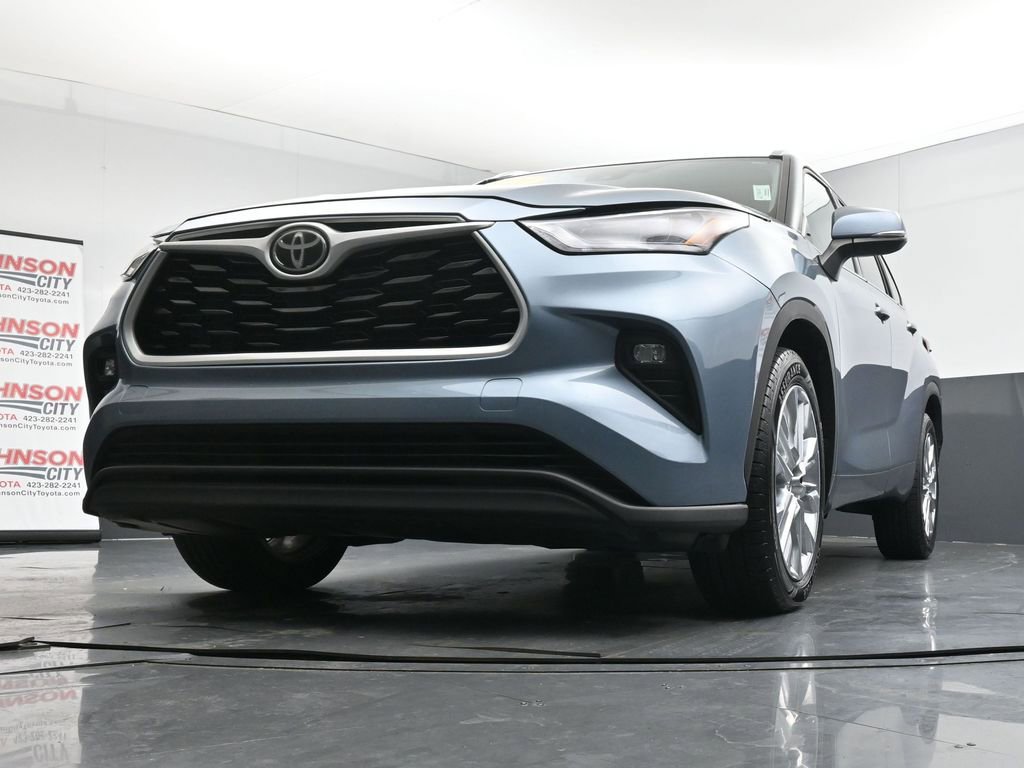Used 2020 Toyota Highlander XLE FWD image 34