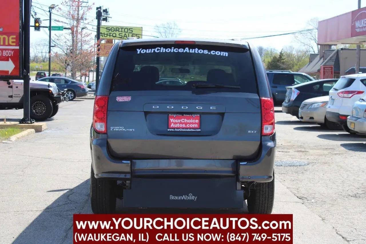 Used 2015 Dodge Grand Caravan SXT w/ Rear Park Assist Package image 5