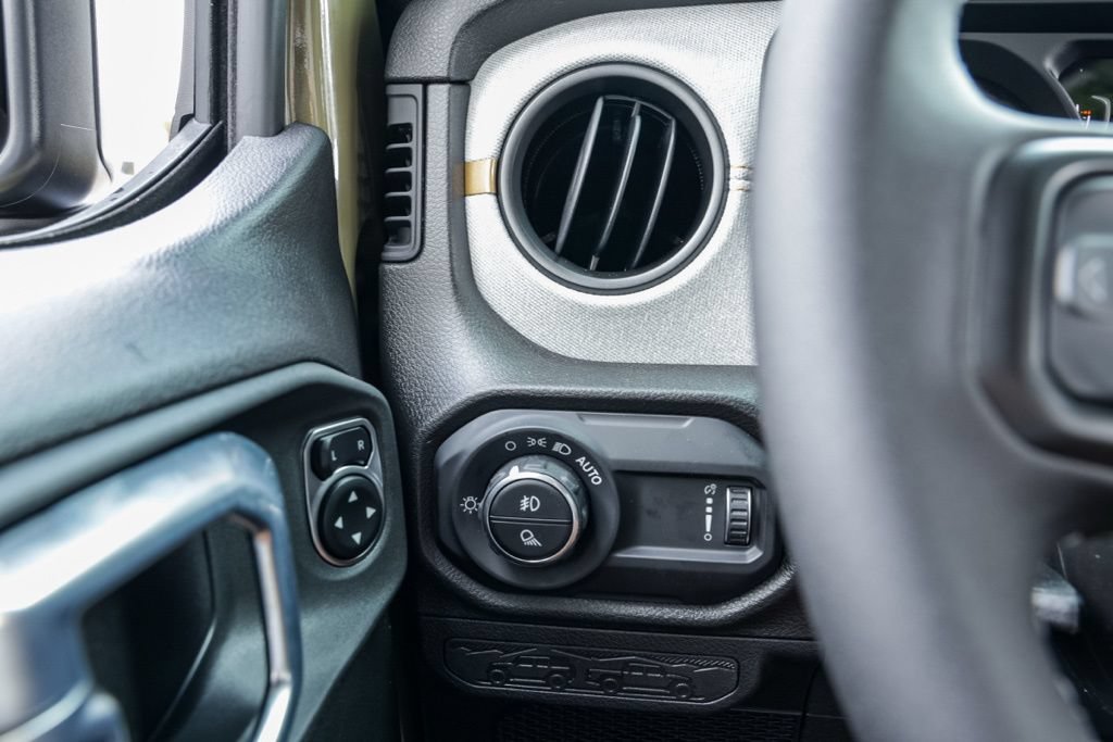 New 2026 Jeep Gladiator Sport AWD/4WD image 30