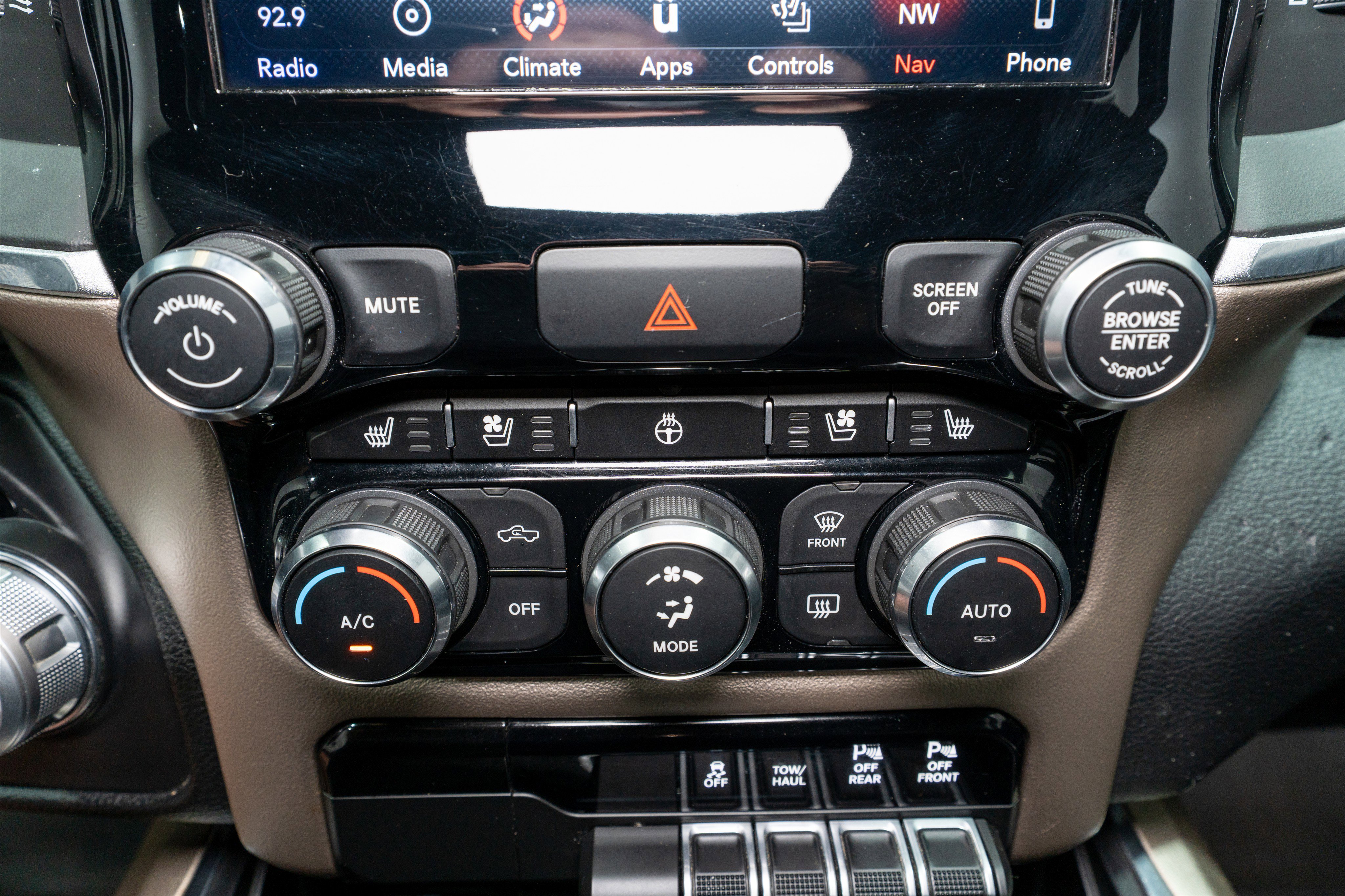 Used 2019 RAM 1500 Laramie AWD/4WD image 24