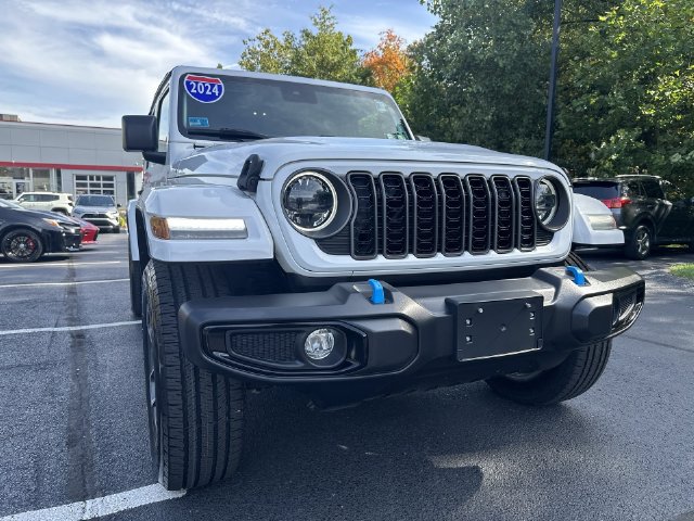 Used 2024 Jeep Wrangler Unlimited w/ Convenience Group AWD/4WD image 11